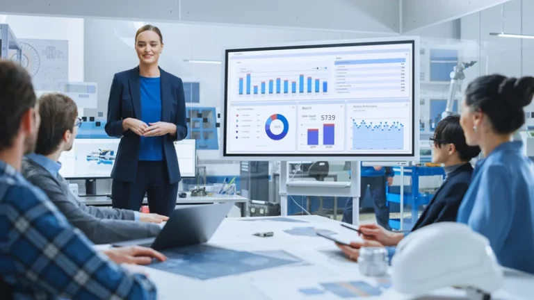 Descubra como uma cultura orientada por dados pode otimizar as decisões e criar uma vantagem competitiva para sua empresa.